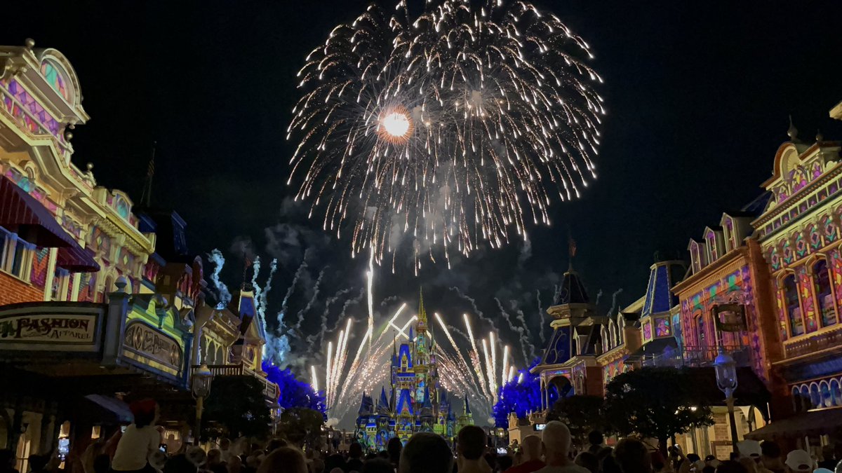 adam_ap_wdw's tweet image. Happily Ever After at Magic Kingdom