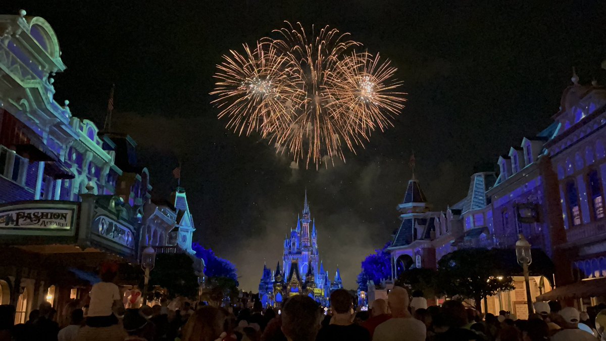 adam_ap_wdw's tweet image. Happily Ever After at Magic Kingdom