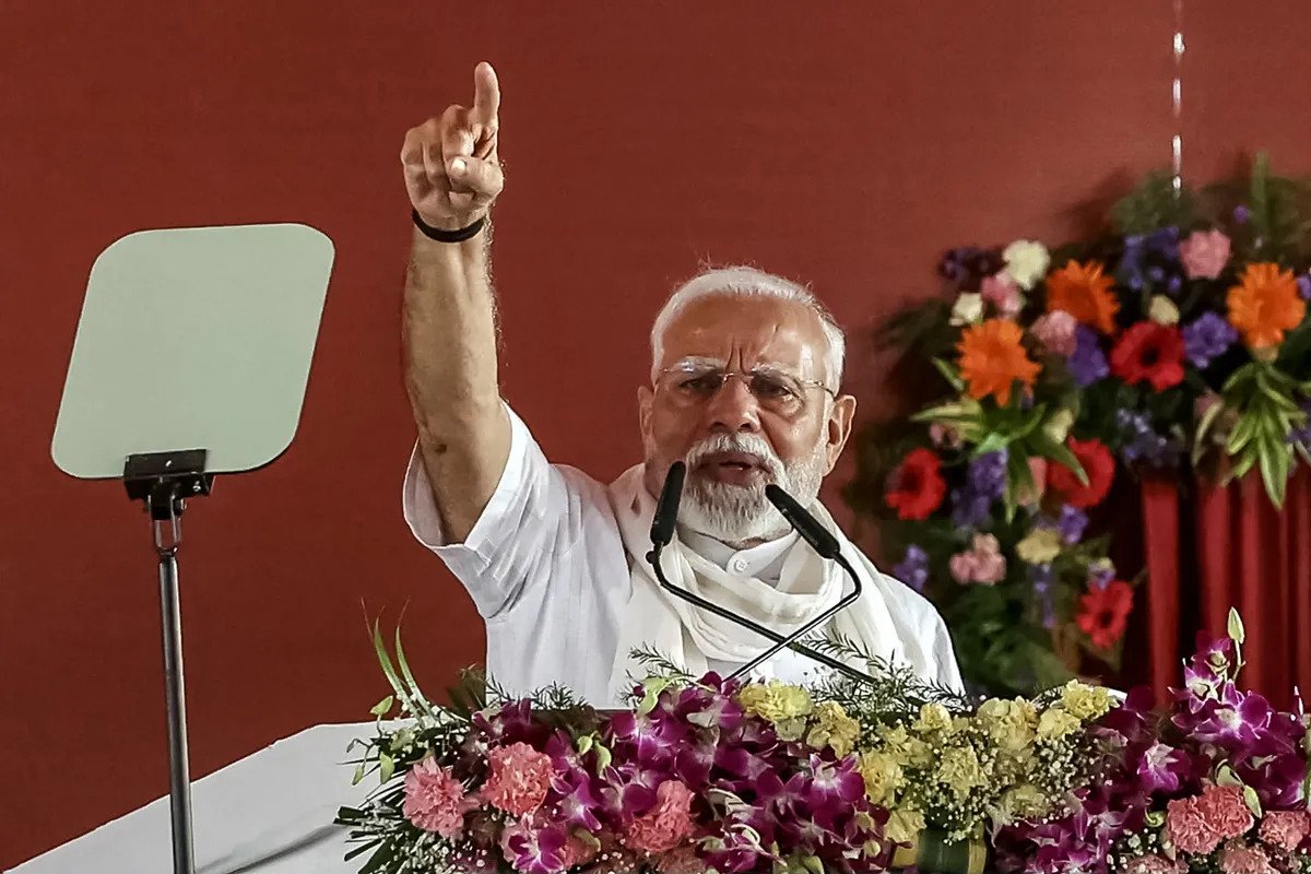 🇺🇸🇮🇳 INDIA PM TO TRUMP: WE DIDN'T HAVE A DEAL, THEN WE HAD A DEAL, BUT NOW I WANT NO DEAL

Trump told India to quit Russian oil or get slapped with 100% tariffs, then flexed, saying they backed down.

He roasted them for “fake friendship,” hitting U.S. goods with massive tariffs,