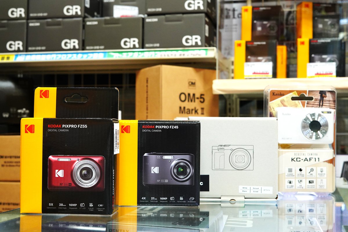 akibaoo's tweet image. 【あきばお～零2F　カメラコーナー】
人気爆発コンパクトカメラ！ブームの波はまだまだ続きそうです。
コンパクトカメラ在庫豊富なあきばお～カメラ。大好評ジャンクカメラ半額セールも！
#fz55 #fz45 #tz99 #compactcamera #秋葉原 #akiba