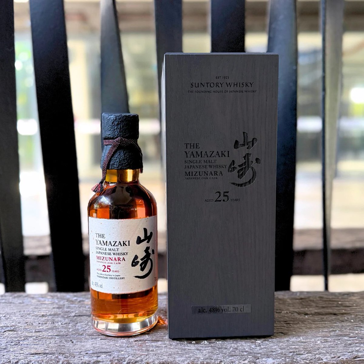 すでに市場に山崎ミズナラ2025が出ているようです。 🥃18年が28万円