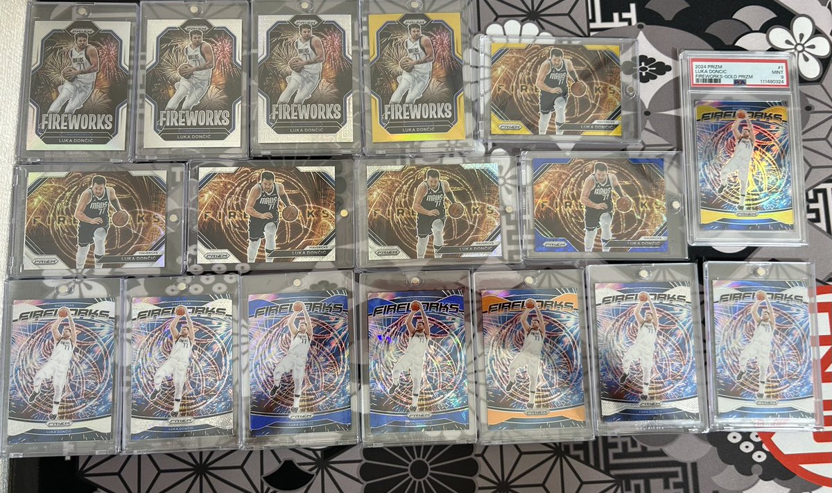 hothatkyo's tweet image. I'm a collector of Prizm fireworks. I have just about every Doncic and Nowitzki fireworks I can get my hands on, but I'm seriously looking for a 2014-15 Prizm Nowitzki Gold Pulsar/10. I don't have one yet, so does anyone have any information?
#prizm #panini #fireworks #nowitzki