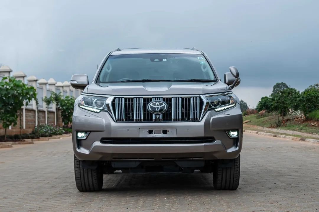 DRIVE YOUR AGE. 🇰🇪
KENYA CAR BUYING  GUIDE BY AGE

1) FIRST JOB CAR (25 - 30 years)

* Graduated. Got your first Job.
*Look for a 1500cc Toyota e.g Axio for males &amp; Auris for Ladies. Focus shifts on a reliable car that is cheaper to service &amp; Maintain. One that gives you good