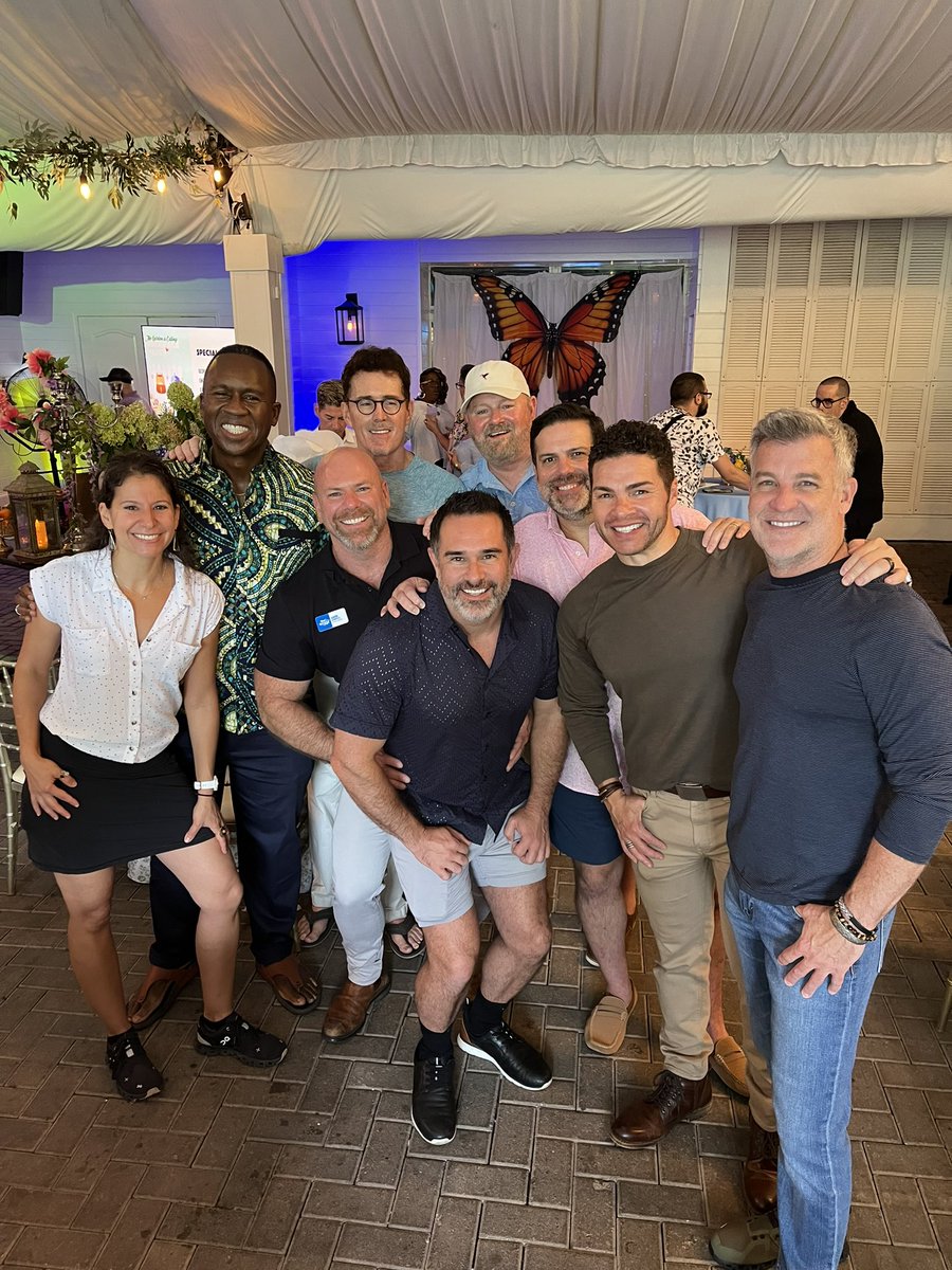 SteveOsunsami's tweet image. Happy to see our @jesteveztv represent @wsbtv so well at the “For the Kids” back to school fundraiser. #goodcause #goodfriends 🏳️‍🌈