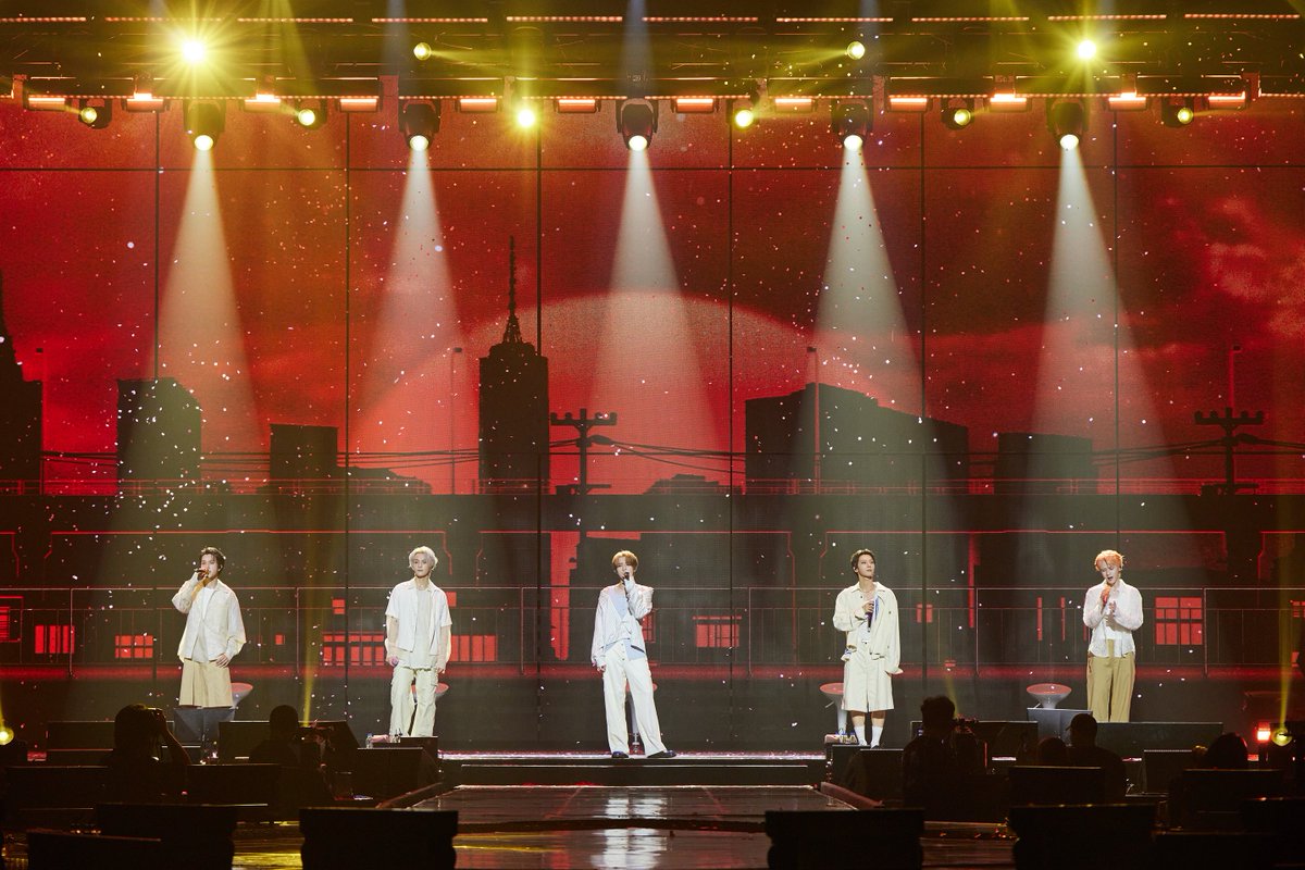 SMTOWNGLOBAL's tweet photo. #WayV #威神V 
#NOWayOUT #WayV_NOWayOUT 
#WayV_NOWayOUT_SEOUL https://t.co/rrkfYqvKDx
