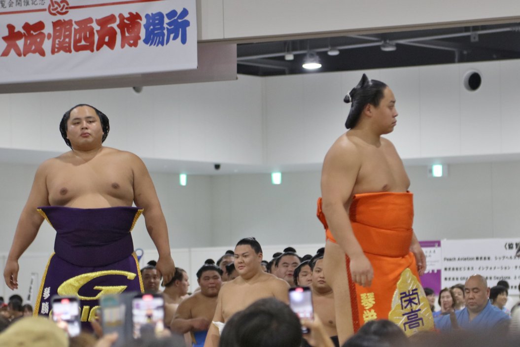 kazuweb's tweet photo. 大相撲大阪・関西万博場所へ行って来ました。
本場所とは違い、和やかな雰囲気で楽しめました♪ https://t.co/bySC3lPXOa