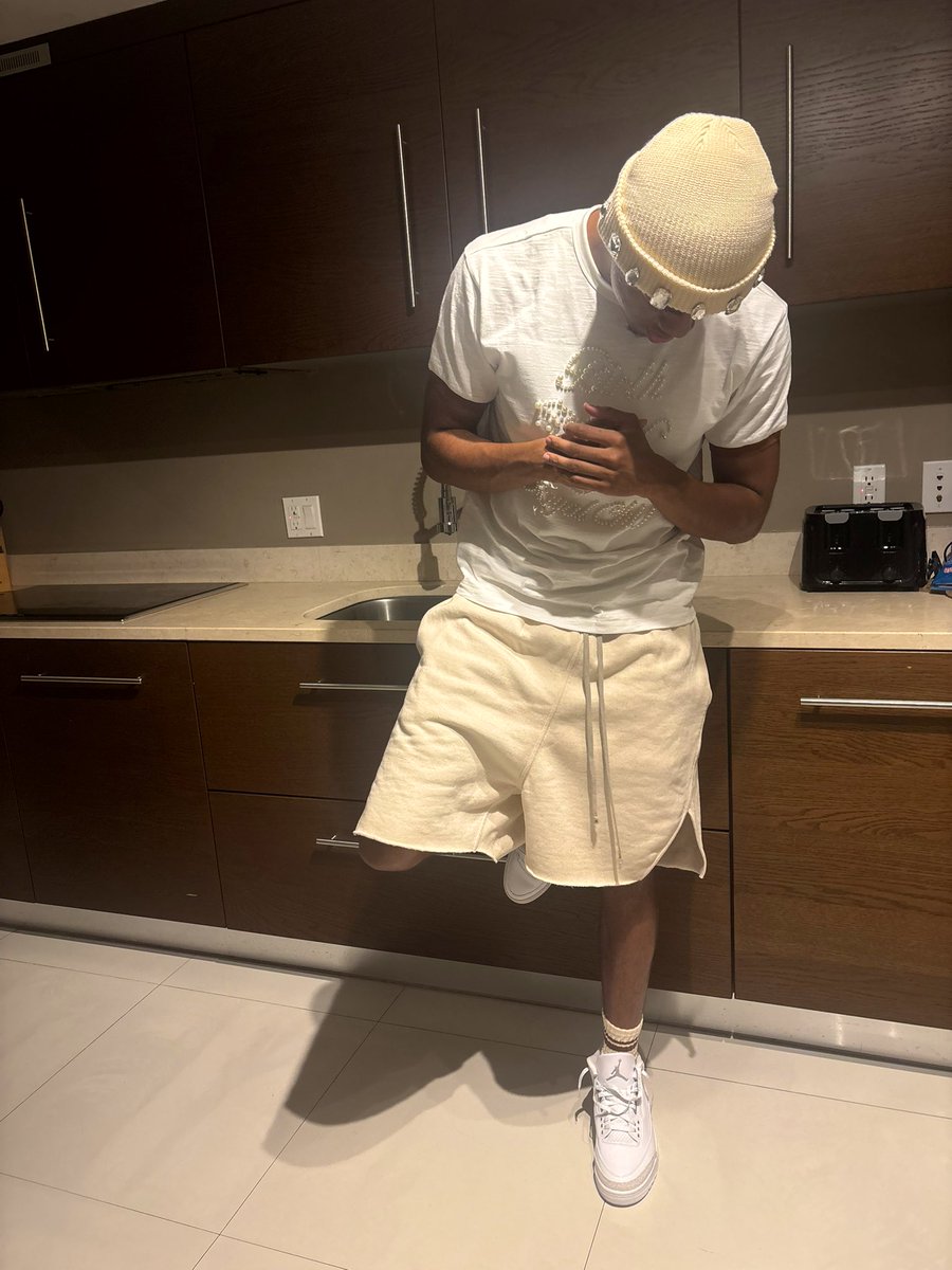 StizzyB5's tweet photo. I Wake Up.. Tryna Get it !💰 #LightButHeavy🦅 https://t.co/UE2LnSkj2Z