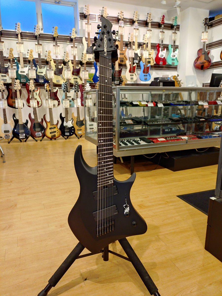 KEY_Osaka's tweet photo. #ABASICONCEPTS / EMI Legion 7
Animals As LeadersのGt. Tosin Abasi 氏がプロデュースするブランド
近未来的なデザイン
氷のように鋭く冷たいクリーントーンから
バイオレンスなドライブサウンドまで網羅
めちゃくちゃIQの高いヤンキーって感じの1本です(^^)
#ABASI #エレキギター #7弦ギター https://t.co/Ir33N6fikv