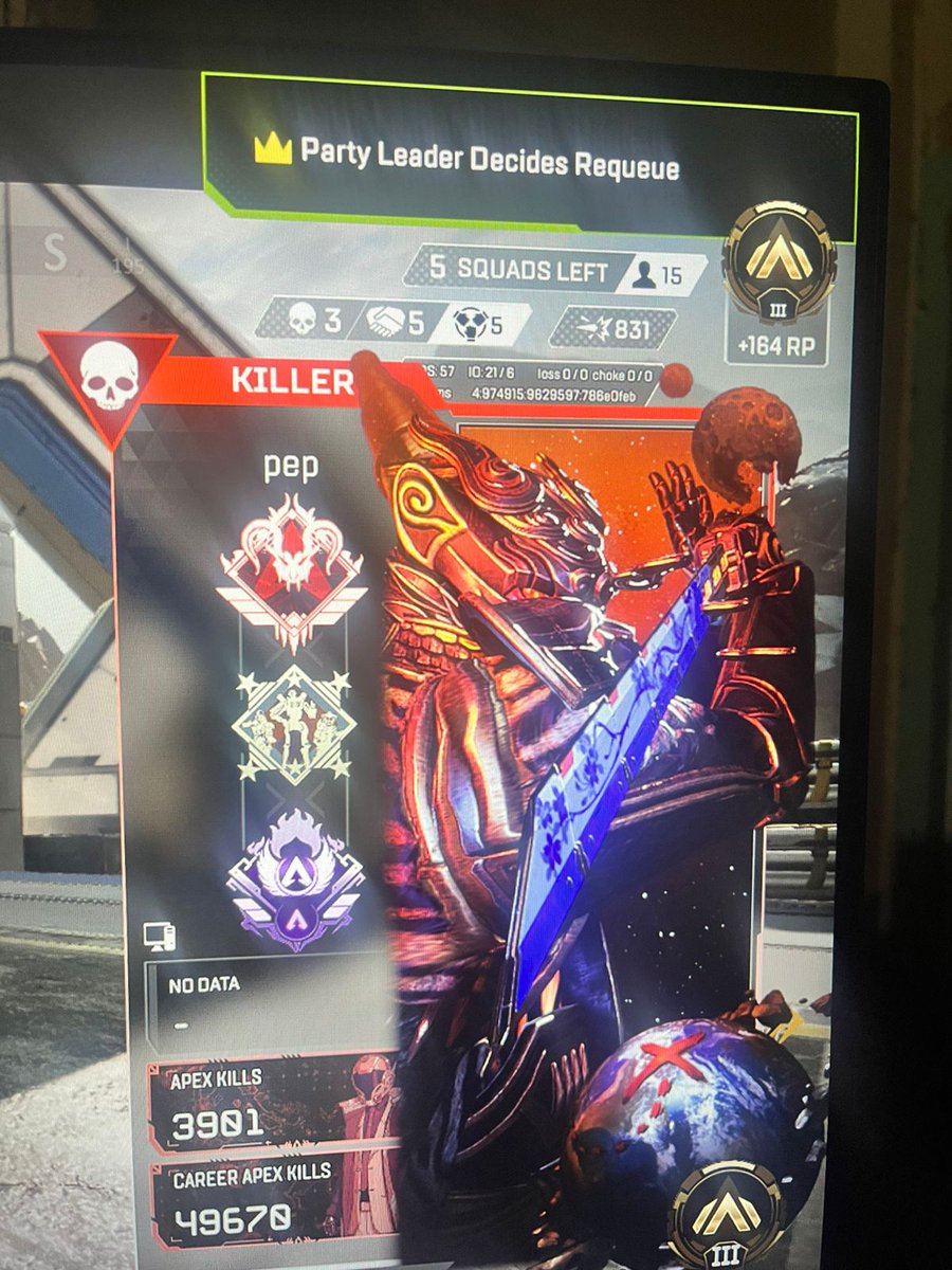 CodebUnlocks's tweet photo. @Respawn @PlayApex Is cool and sounds good but what "in my personal opinion" you need to check is on the next pictures....

They are actually gold but their skills lvl are Pred/Masters, i reach Diamond on early seasons but none of my friends reach more than Plat 3 https://t.co/0fokR1NoQD