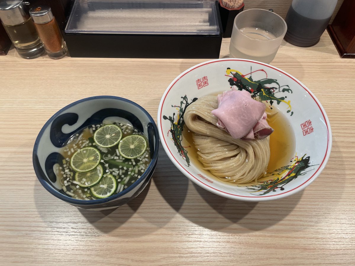 念願のすだち冷や冷や！！

数年越しに、やっと食べれた…
さっぱりしてて、
めっちゃ美味しかった(ﾟдﾟ)ｳﾏｰ