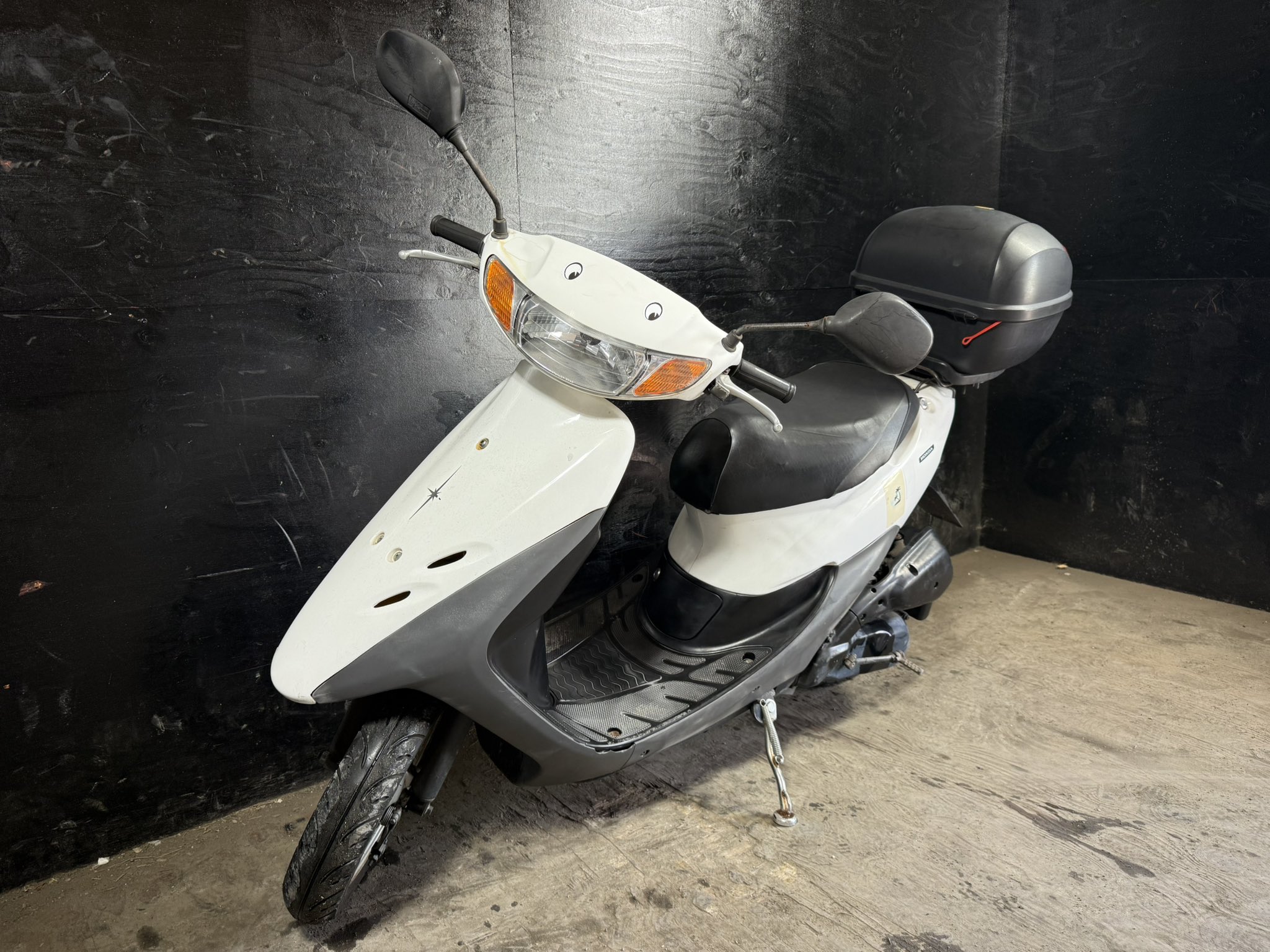 オートショップable 02100609LD ホンダ ライブディオZX仕様 白 関東圏内 即日配送 激安配送料金3000円〜。 他にも多数出品中！！オートショップableで検索♩ 修理や買取も可能です！クレジット分割、代引き支払い可能！平均在庫日数3日 業者卸にも オートショップable 02100609LD ホンダ ライブディオZX仕様 白 関東