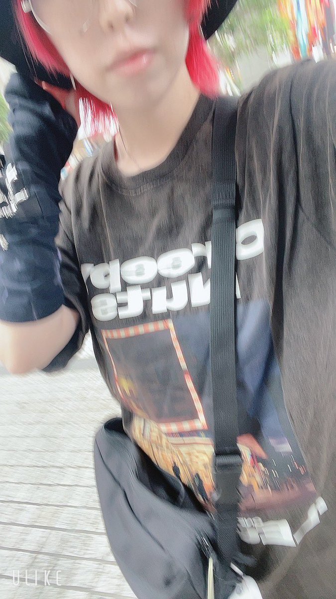 夏は、ライブT無双の季節…

季節問わず、ライブグッズにTシャツは確であるからね…(ﾉ∀｀笑)

本日は、お肌の休息の為にスッピンDay.な🐼
べ、別に寝坊してメイクする時間無かったわけじゃないよヽ(゜ー゜;)ノ