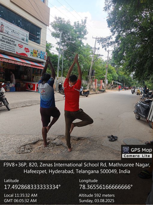 jatinjkothari's tweet photo. Mumbai What Are You Waiting For?
Lets Do #PotholeAsana
Activist @vinay_vangala in #Hyderabad staged a #PotholeAsana protest to highlight 60 days of official inaction https://t.co/1cBPbXyBWE