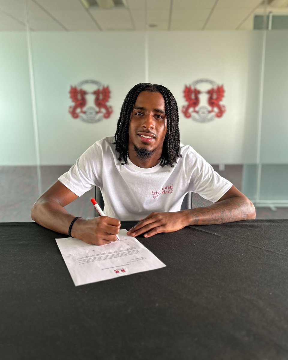 Leyton Orient FC (@leytonorientfc) on Twitter photo Welcoming summer arrival No. 12 ✍️
#LOFC #OneOrient Welcoming summer arrival No. 12 ✍️
#LOFC #OneOrient
