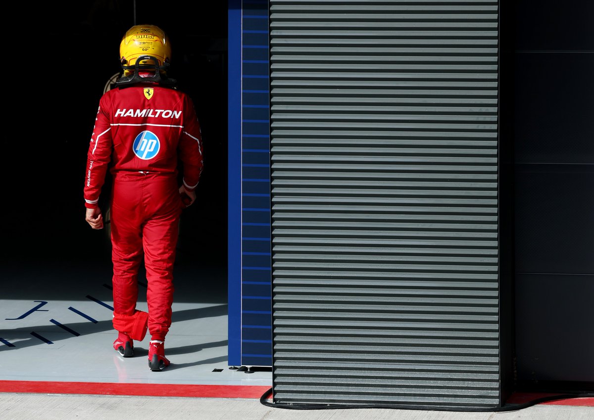 Mirror F1 (@mirrorf1) on Twitter photo Lewis Hamilton and his Ferrari turmoil – the dream #F1 move quickly becoming a nightmare 🔴
😬 Damning head-to-head stats with Charles Leclerc
🗣 What boss Fred Vasseur thinks
⁉ Could Hamilton call it quits early?
✍ <a href="/dmoxon_/">Daniel Moxon</a>
mirror.co.uk/sport/formula-… Lewis Hamilton and his Ferrari turmoil – the dream #F1 move quickly becoming a nightmare 🔴
😬 Damning head-to-head stats with Charles Leclerc
🗣 What boss Fred Vasseur thinks
⁉ Could Hamilton call it quits early?
✍ <a href="/dmoxon_/">Daniel Moxon</a>
mirror.co.uk/sport/formula-…