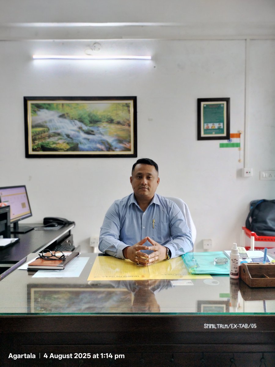 southtripuraDM's tweet image. Farewell &amp;amp; Best Wishes 🌸
Shri Titu Debbarma, TCS Officer (ABDO, Rupaichari → Dy. CEO, TRLM HQ)
With dedicated service across 6 Aspirational Blocks, he led many award-winning initiatives.
Wishing him success in his new role at #TRLM HQ, Agartala.
#PanchayatDevelopment
