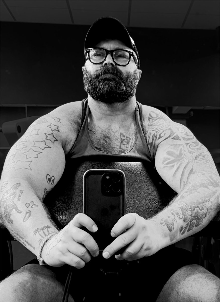 Gym done! Tired - 100%. Moved my ass - yes!! Sunday fear day - yes. Monday arrived not so bad. #bears #bearsofinstagram #health #wellbeing #heartfailure #gym #discomixworkout #muscle #bodybuilding #biceps #chonky #chunk #prouddadbod