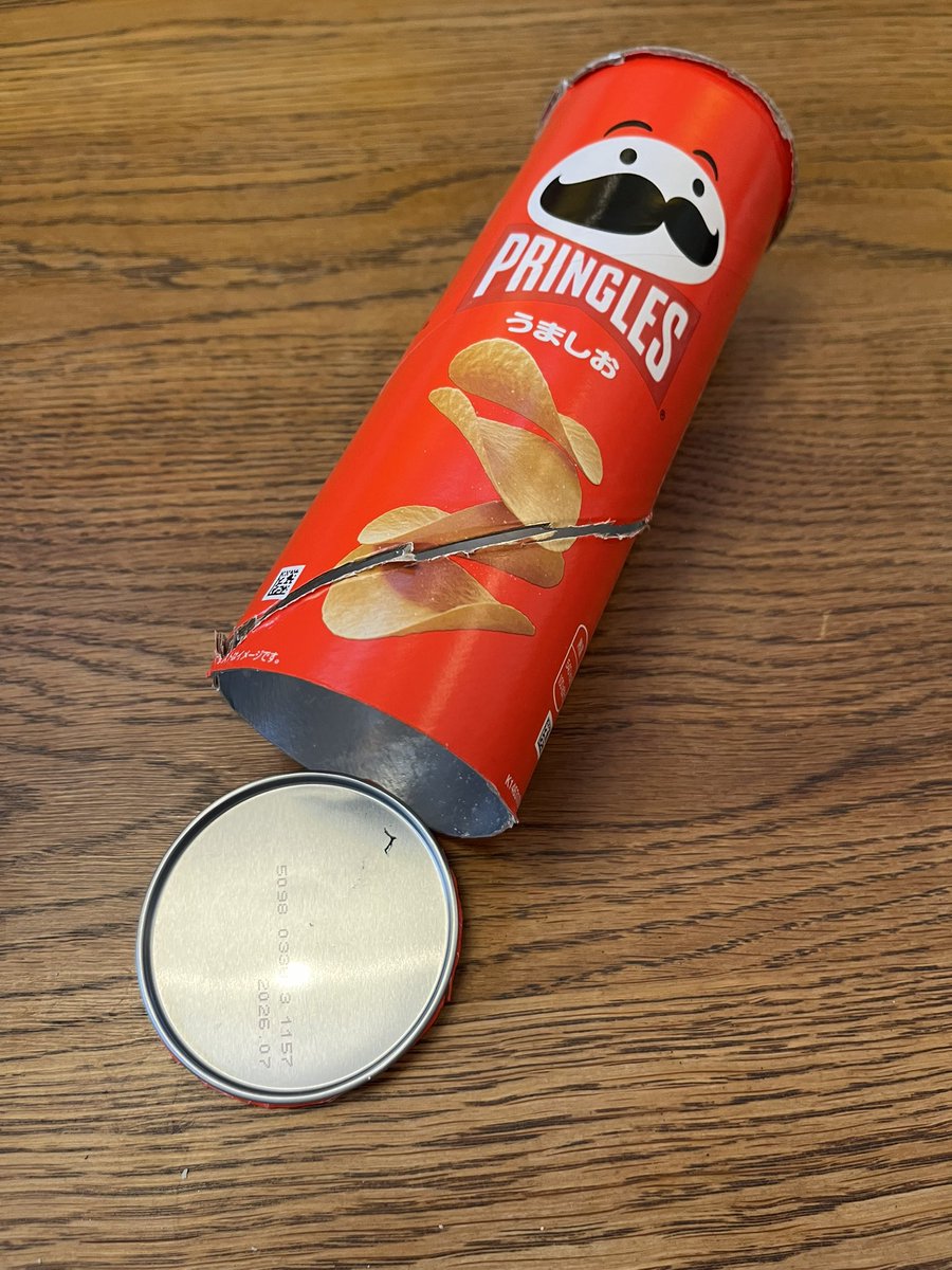 プリングルスのポテトチップスは、底がスチールなので、ハサミで切ら