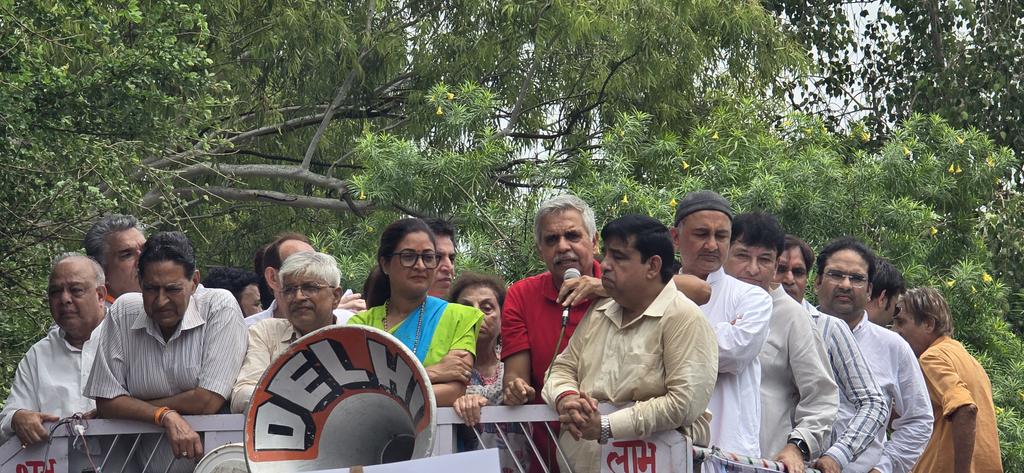 झुग्गीवासियों के न्याय का संदेश 

दिल्ली की सड़कों पर कांग्रेस 

4 अगस्त, 2025

📍दिल्ली

#JhuggiVirodhiBJP