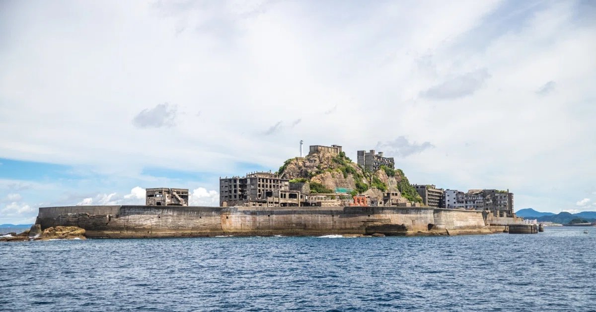 ShadowsOfJapan's tweet image. Gunkanjima was once the most densely populated place on Earth.
It was a coal mining hub—but workers faced harsh, dangerous conditions.
Today it stands abandoned, a ghost city frozen in time.

#Gunkanjima #AbandonedPlaces #UrbanExploration #JapanHistory