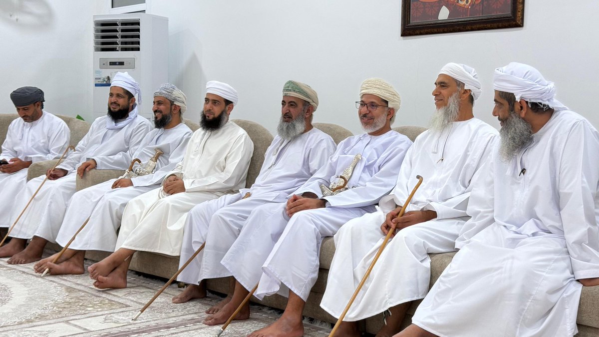 تشرف #مركز_إبراء_العلمي العلمي بتلبية دعوة كريمة من سعادة  عبدالله بن حمد الحارثي، بحضور عدد من المشايخ والأساتذة، وتخللت الزيارة جلسات علمية وتوجيهية للطلاب.
جزى الله المضيف خيرًا على كرم الضيافة وحسن الاستقبال.