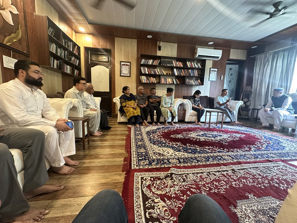 Hon’ble Chief Minister Jb. <a href="/OmarAbdullah/">Omar Abdullah</a> Sahib, along with Cabinet Minister Jb. <a href="/JavedDar_NC/">Javed Dar</a> Sahib, visited SSP Udhampur Shri Amod Nagpure Ji to offer heartfelt condolences on the tragic demise of his daughter.

They expressed deep sorrow and prayed for strength and peace to the