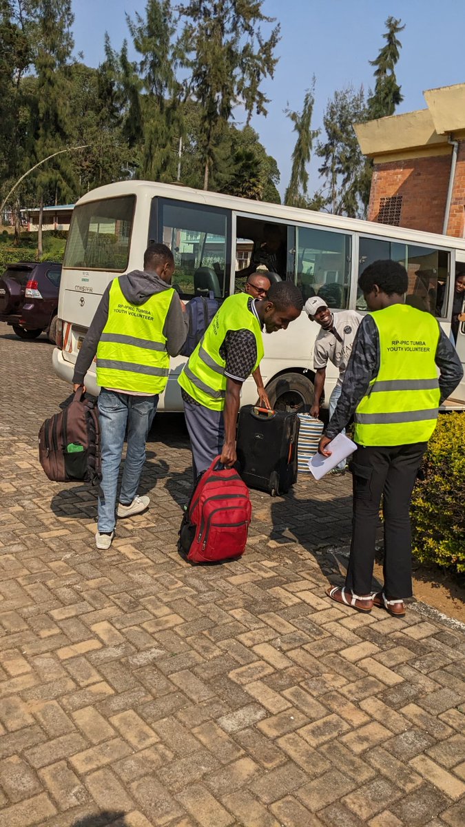 Amashuri ya <a href="/RwandaPolytec/">Rwanda Polytechnic</a> yatangiye, Aho Youth Volunteers ikorera muri  RP-Tumba College ubu irimo kwakira abanyeshuri bagiye gutangira umwaka wa mbere (L6 Y1) .
<a href="/ritaclemence/">Mutabazi Rita C.</a> 
<a href="/rulindodistrict/">Rulindo District</a> 
<a href="/RwandaYouthVol1/">Rwanda Youth Volunteers</a>