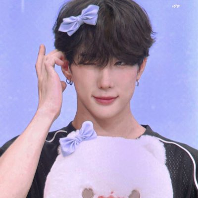 Yillar sonra yine peluslu jwoo gelmis yenisi gelene kadar profil fotimiz bu olsun