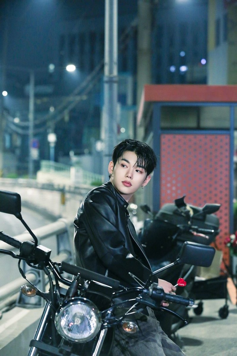 jeonqhyeons's tweet photo. his visuals are honestly out of this world https://t.co/prpv8zLwZY
