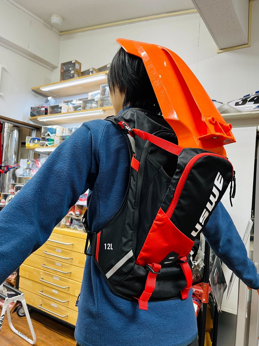 店舗 銀座 [USWE] Vertical 4 ハイドレーションパック とCAMELBAKの