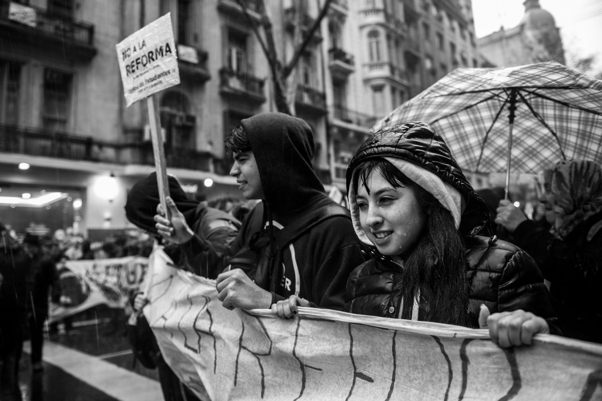 GM ☀️ 

"Against the Storm" (photography)

👉 Massive crowds of students, teachers and education workers march despite the rain in defence of public universities and public education in Buenos Aires.

5/10 eds
15 tez
Link ⬇️