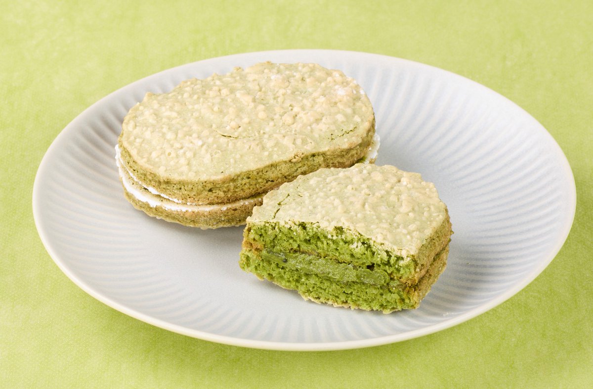 ダックワーズ宇治抹茶💚
外はさっくり、中はふんわり焼き上げた抹茶アーモンド生地で、抹茶バタークリームをサンドしました。
byりこ
#シャトレーゼ