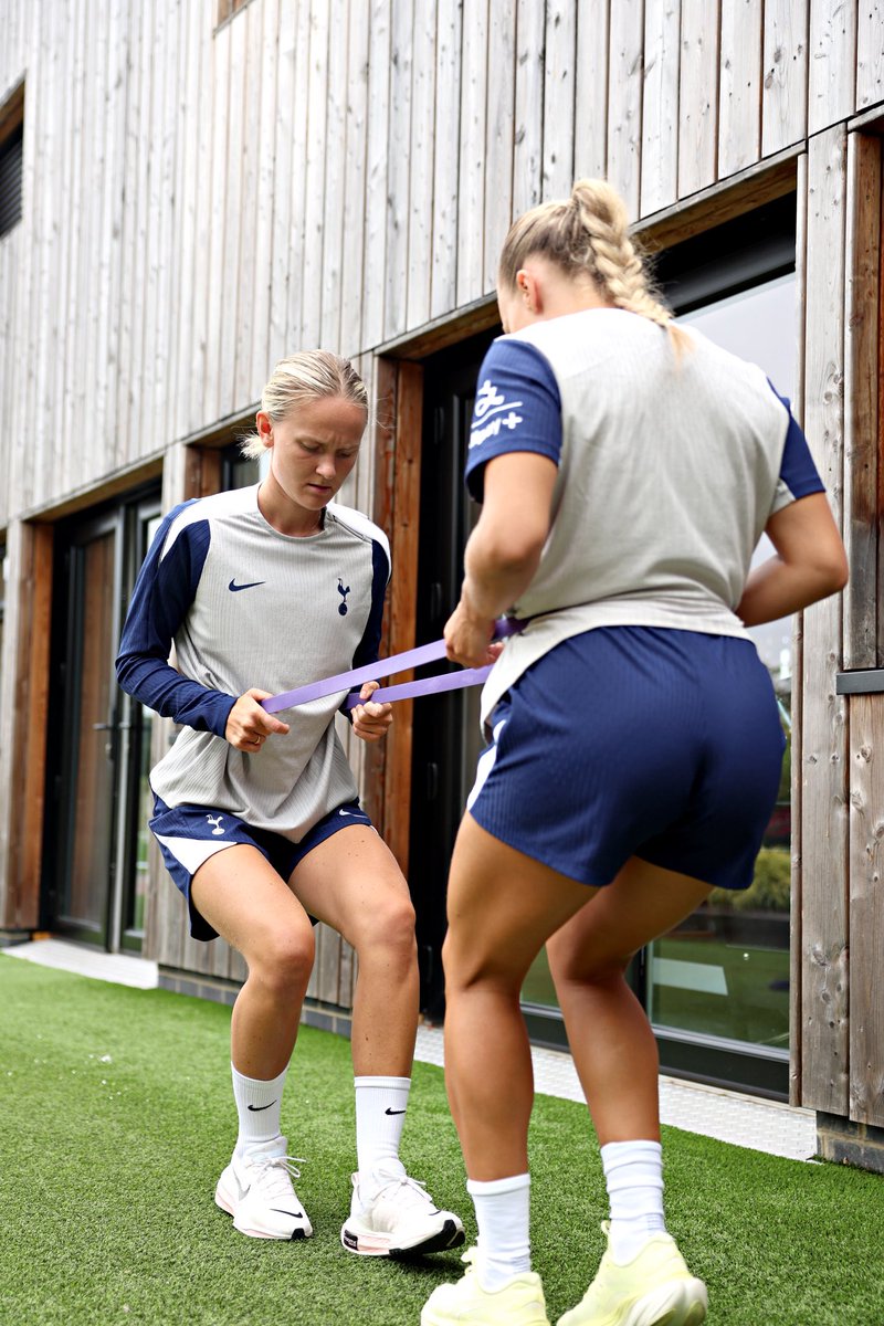 Laura Bowen tweet media