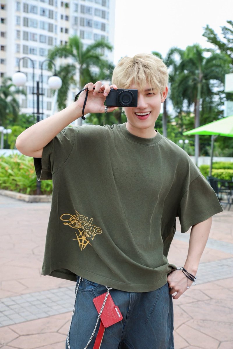 Walking around town with Ho Dong Quan in a shirt from the brand SOUSTATE 

#HODONGQUAN #DongQuan <a href="/dongquannnnn/">HỒ ĐÔNG QUAN</a> #ShowItAllVietnam #TanBinhToanNang