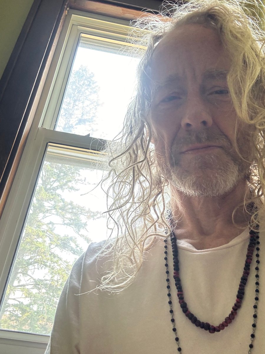 "When you lose someone so close you wake up to seeing what’s important"

Today's edition is an emotional Life &amp; Times interview with Alan Sparhawk (<a href="/lowtheband/">LOW</a>). It's a freebie, you won't regret it:

thenewcue.substack.com/p/the-new-cue-…