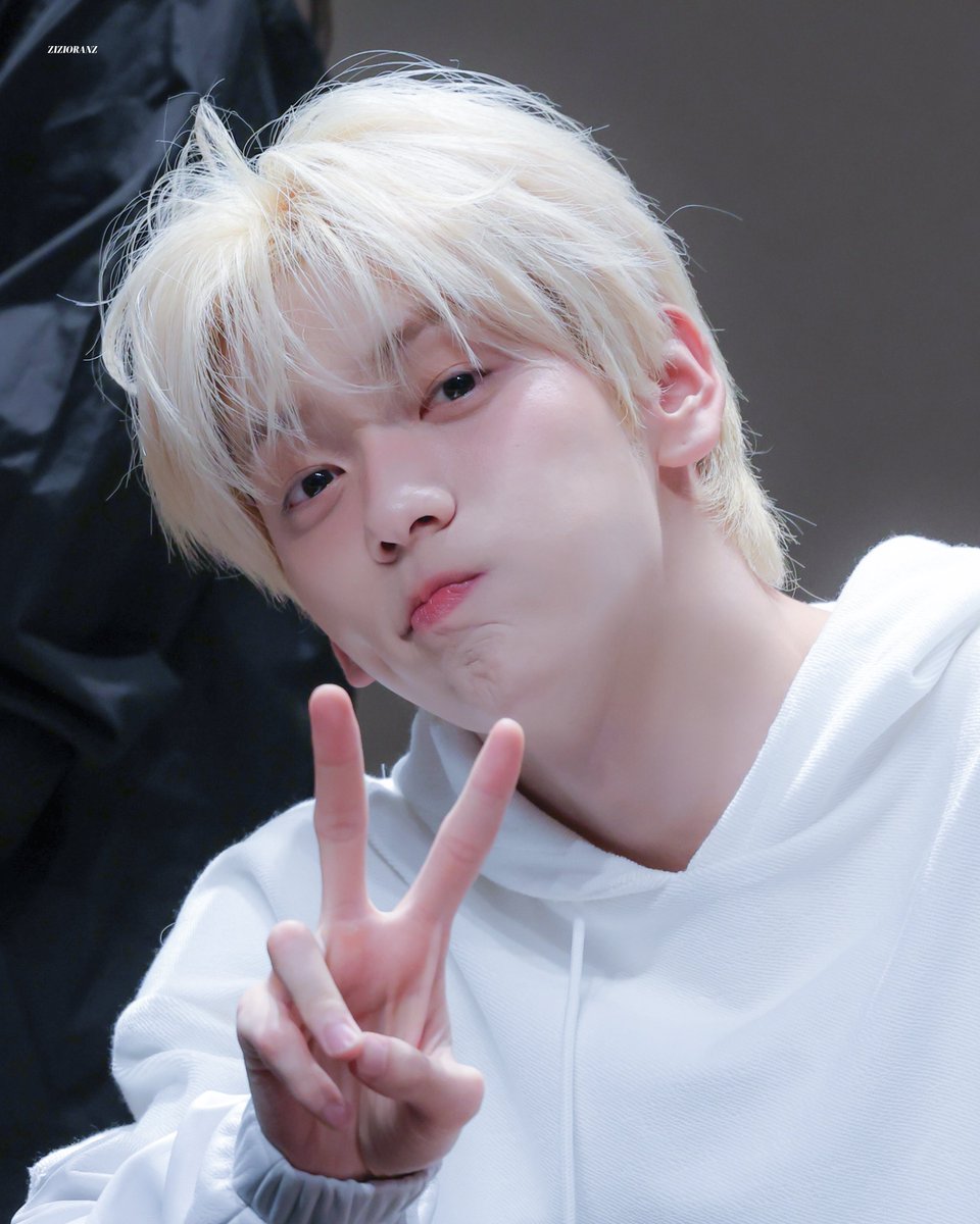 csbshour's tweet image. 