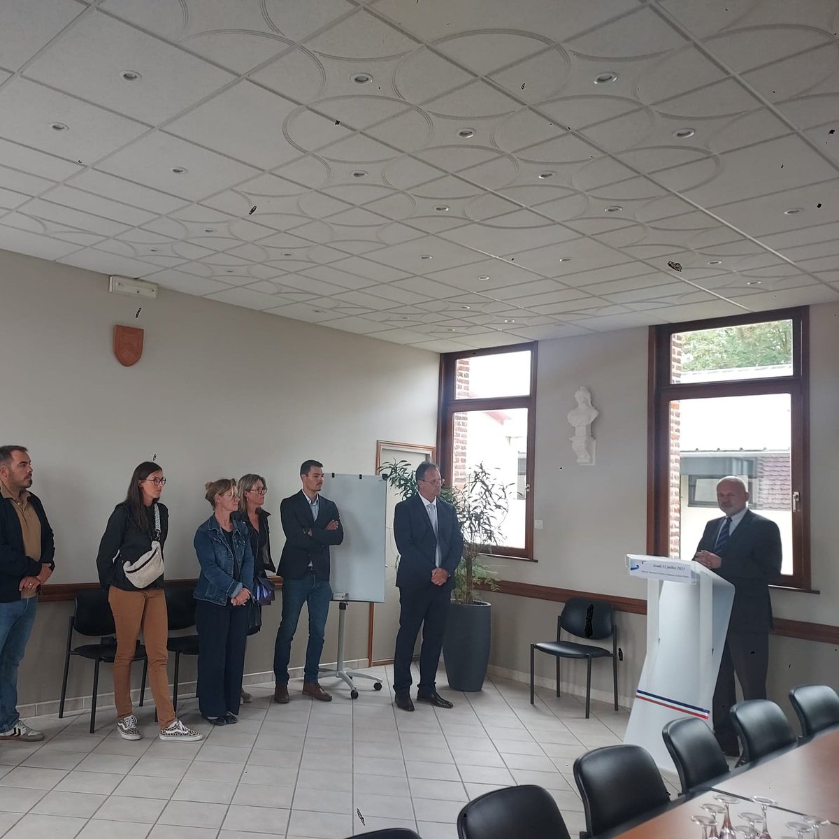 Préfet Pas-de-Calais 🇫🇷🇪🇺 (@prefet62) on Twitter photo #SurLeTerrain
Le jeudi 31 juillet dernier, Laurent Touvet, préfet du Pas-de-Calais, était en visite dans l'arrondissement de #Calais.
1⃣ Il a d'abord échangé avec Ludovic Loquet, maire de la commune d'#Ardres et président de la <a href="/ccpaysdopale/">CC Pays d'Opale</a>.
2⃣ A #Guînes, il a été accueilli #SurLeTerrain
Le jeudi 31 juillet dernier, Laurent Touvet, préfet du Pas-de-Calais, était en visite dans l'arrondissement de #Calais.
1⃣ Il a d'abord échangé avec Ludovic Loquet, maire de la commune d'#Ardres et président de la <a href="/ccpaysdopale/">CC Pays d'Opale</a>.
2⃣ A #Guînes, il a été accueilli