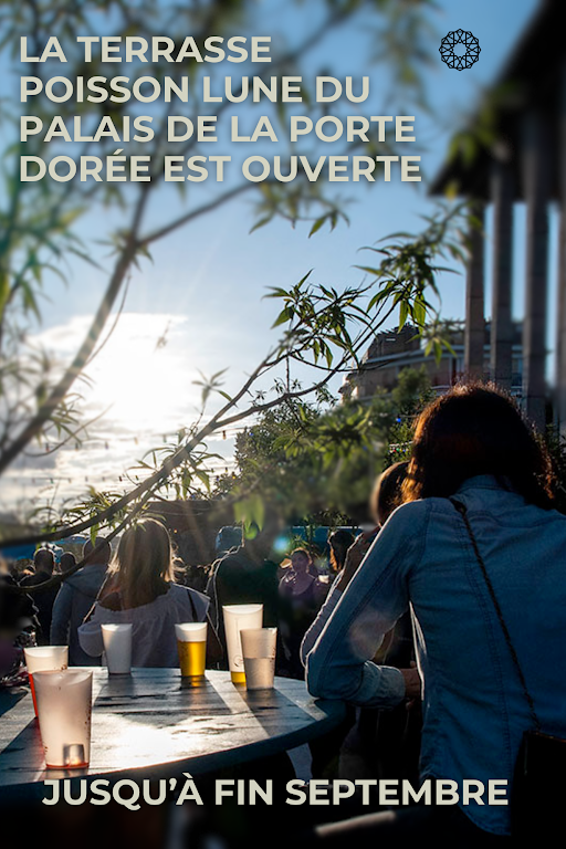 Jusqu’à fin septembre, la terrasse Poisson Lune revient au <a href="/Palaisptedoree/">Palais de la Porte Dorée</a>. Une programmation culturelle et familiale en lien avec l’exposition Banlieues chéries, des food trucks, des ateliers pour enfants, une aire de jeux, ainsi que des visites gratuites du Palais chaque jeudi