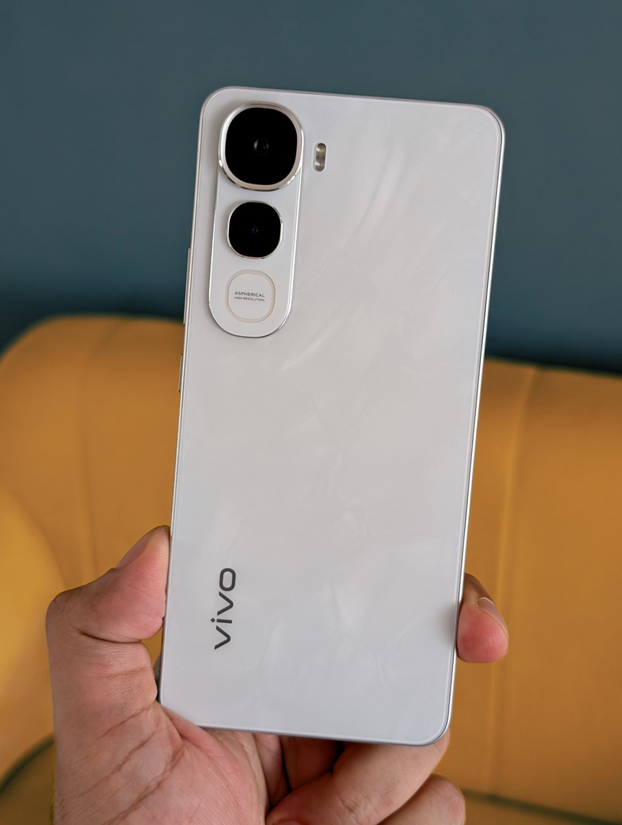 This is the vivo Y400