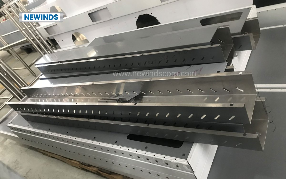 This metal cable tray system was purpose-designed for the project, neatly routed to ensure optimal cable organization while maintaining ease of access for future maintenance and upgrades.

#cabletray #sheetmetalfabrication #structuralsteel #steelcomponents #newinds