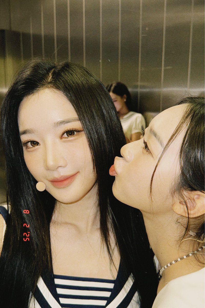 Yooyeon fromm update with her daughter Soomsoom 🐰🐿️

#Soomin #Yooyeon 
#수민 #유연