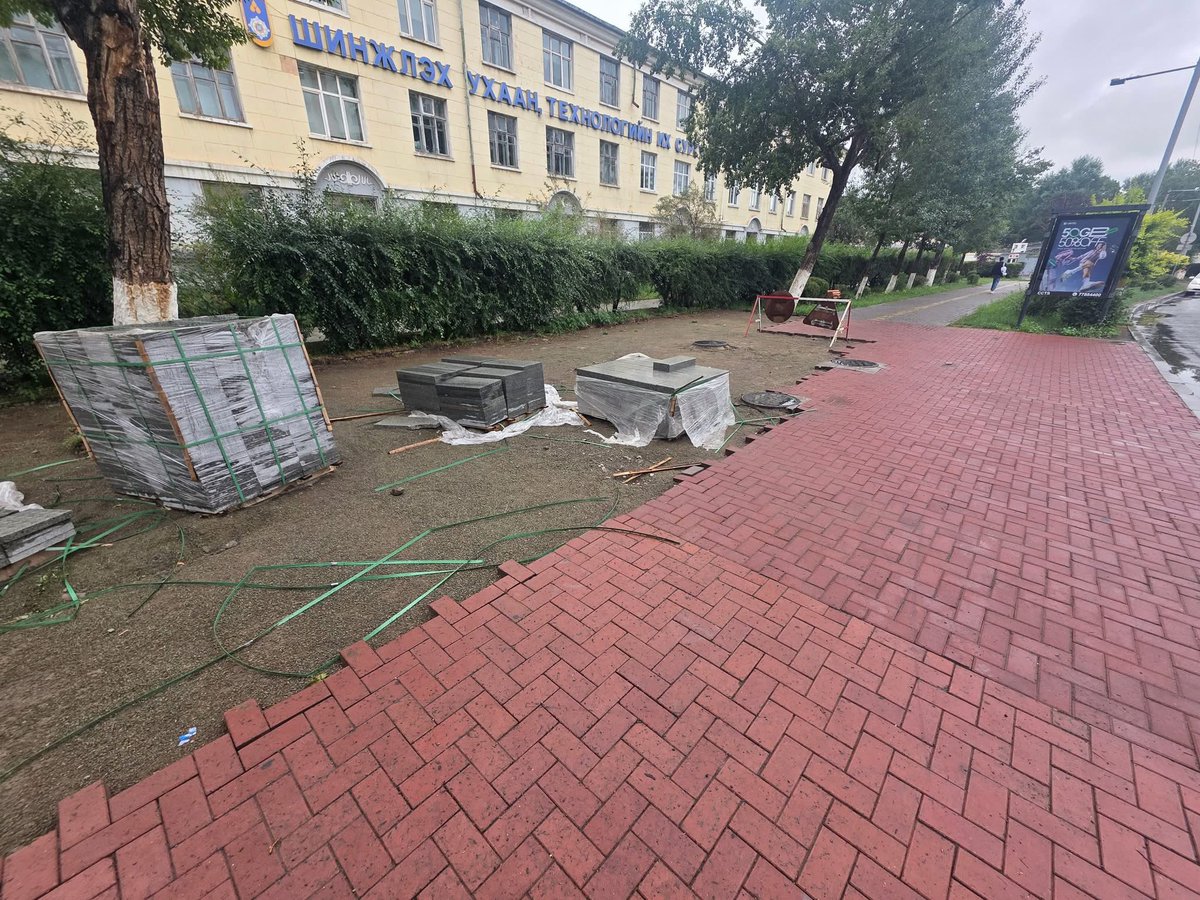 Бид ядуу улс биш, хулгайчаа дийлэхгүй байгаа улс.