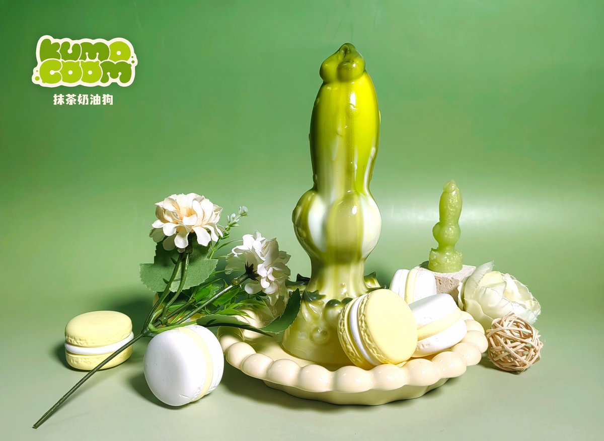 💚蛋糕狗领养通知💚

🍰转+关抽一位送图中的抹茶狗掉落（M码）

⚠️牛牛来自抹茶卷制作本命色失败的试验品...！底座有多处气泡瑕但不影响使用(´ . .̫ . `)

*抹茶卷觉得销毁抹茶丁太残忍了所以找个好人家收养它

8.11开奖⁽⁽ଘ( ˙꒳˙ )ଓ⁾⁾仅此一只哦

#库沫库姆 #KUMOCOOM