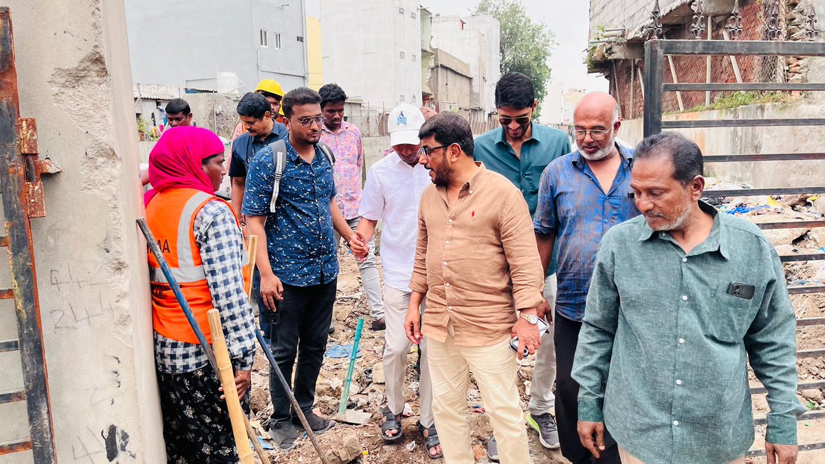 Jaffar Hussain Meraj (@jaffarhusainmla) on Twitter photo Inspected ongoing desilting work of Murgi Naala, beside Yakutpura Railway Station under Rein Bazar Division. Mr. Wasayuddin (Rein Bazar Corporator), #AIMIM Primary Unit members & others were present.
<a href="/aimim_national/">AIMIM</a> <a href="/asadowaisi/">Asaduddin Owaisi</a> <a href="/akbarowaisii/">Akbaruddin Owaisi</a> Inspected ongoing desilting work of Murgi Naala, beside Yakutpura Railway Station under Rein Bazar Division. Mr. Wasayuddin (Rein Bazar Corporator), #AIMIM Primary Unit members & others were present.
<a href="/aimim_national/">AIMIM</a> <a href="/asadowaisi/">Asaduddin Owaisi</a> <a href="/akbarowaisii/">Akbaruddin Owaisi</a>