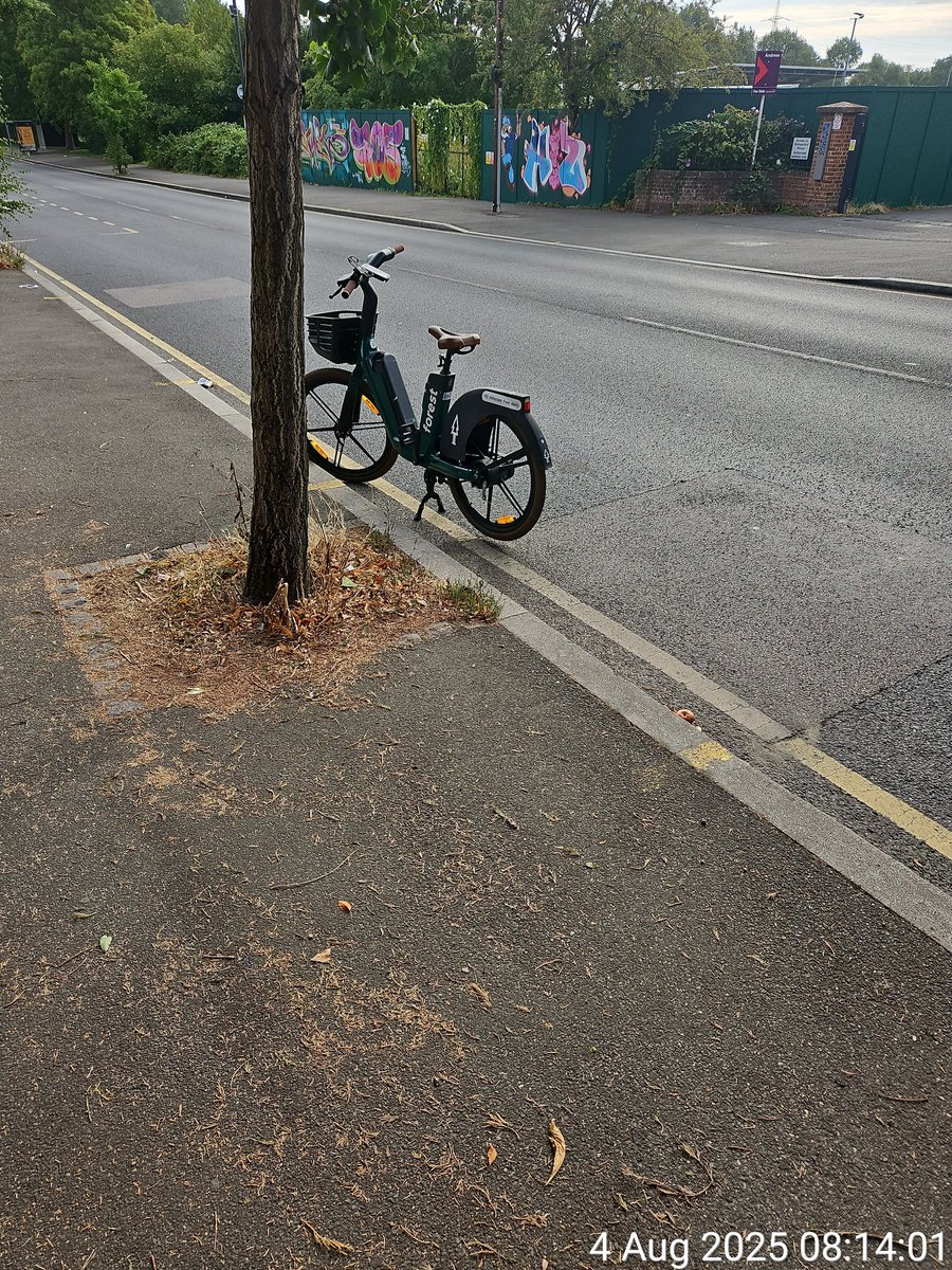 Let's park on the main road today and upset theroad userswho dodgethe bike (i did put it on the pavement) <a href="/BishopsfordRoad/">Bishopsford Road</a> <a href="/MarkGale/">Mark Gale</a> <a href="/Merton_Council/">Merton Council</a> <a href="/cllr_alambritis/">Cllr Stephen Alambritis MBE</a>