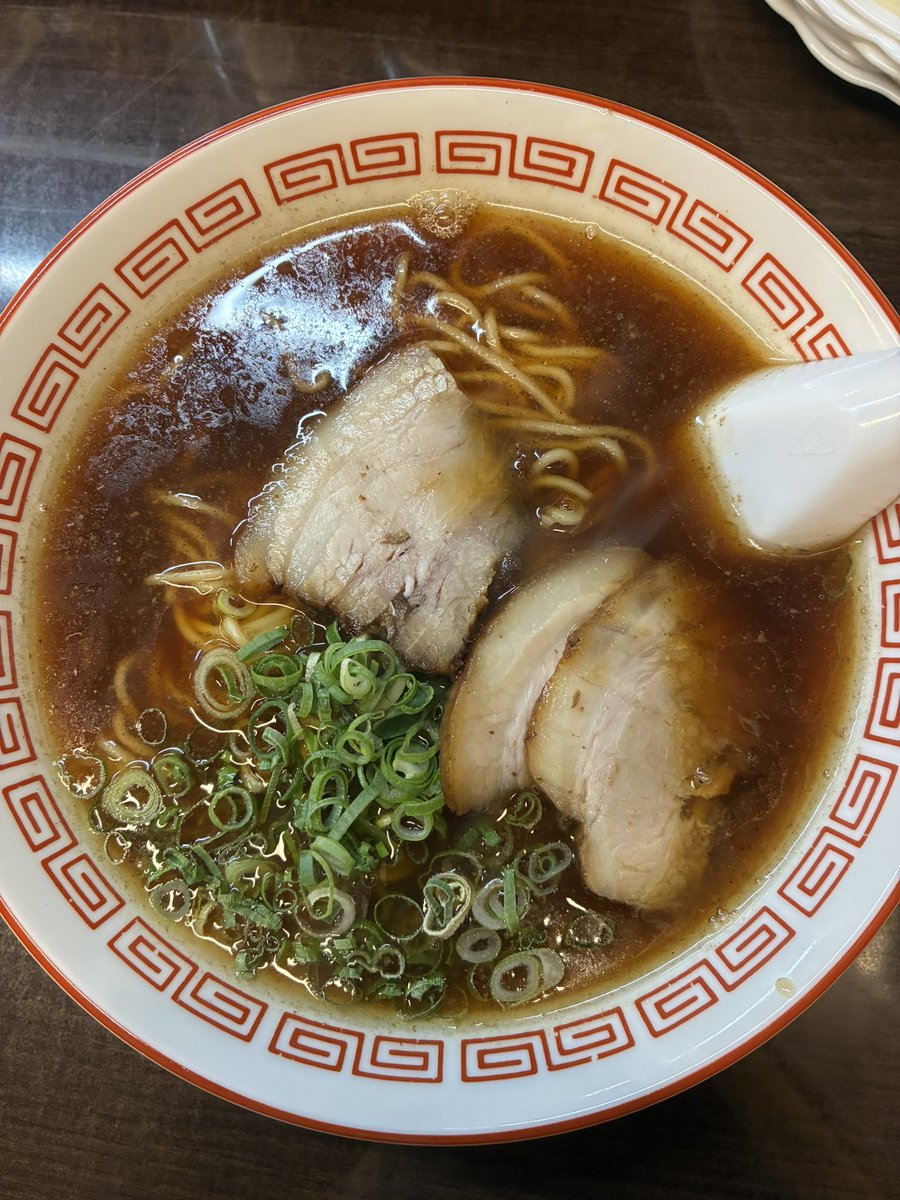 mescarbonic's tweet photo. ラーメン部活動2025年440軒目は加古川の胡蝶苑で、ラーメン。
たまに、こんな場所にと思う様な裏路地の町中華がありますが、それです。
#ラーメン  #ramen #lamen #rahmen #中華そば #支那そば #つけ麺 #まぜそば https://t.co/HByjEqAGuL