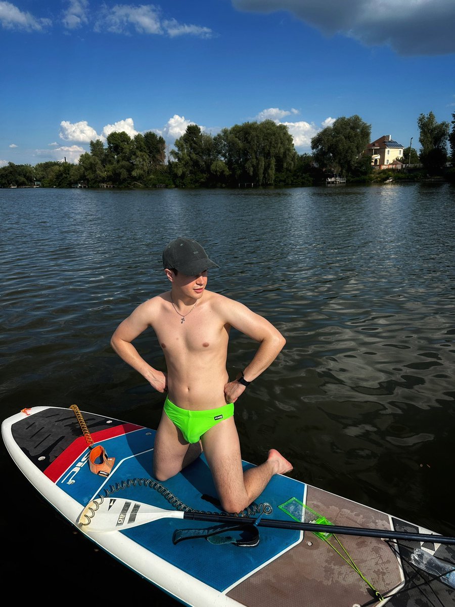 rutherfordium_'s tweet photo. 🏄🏽‍♂️🛶 https://t.co/bis9wR9Omb
