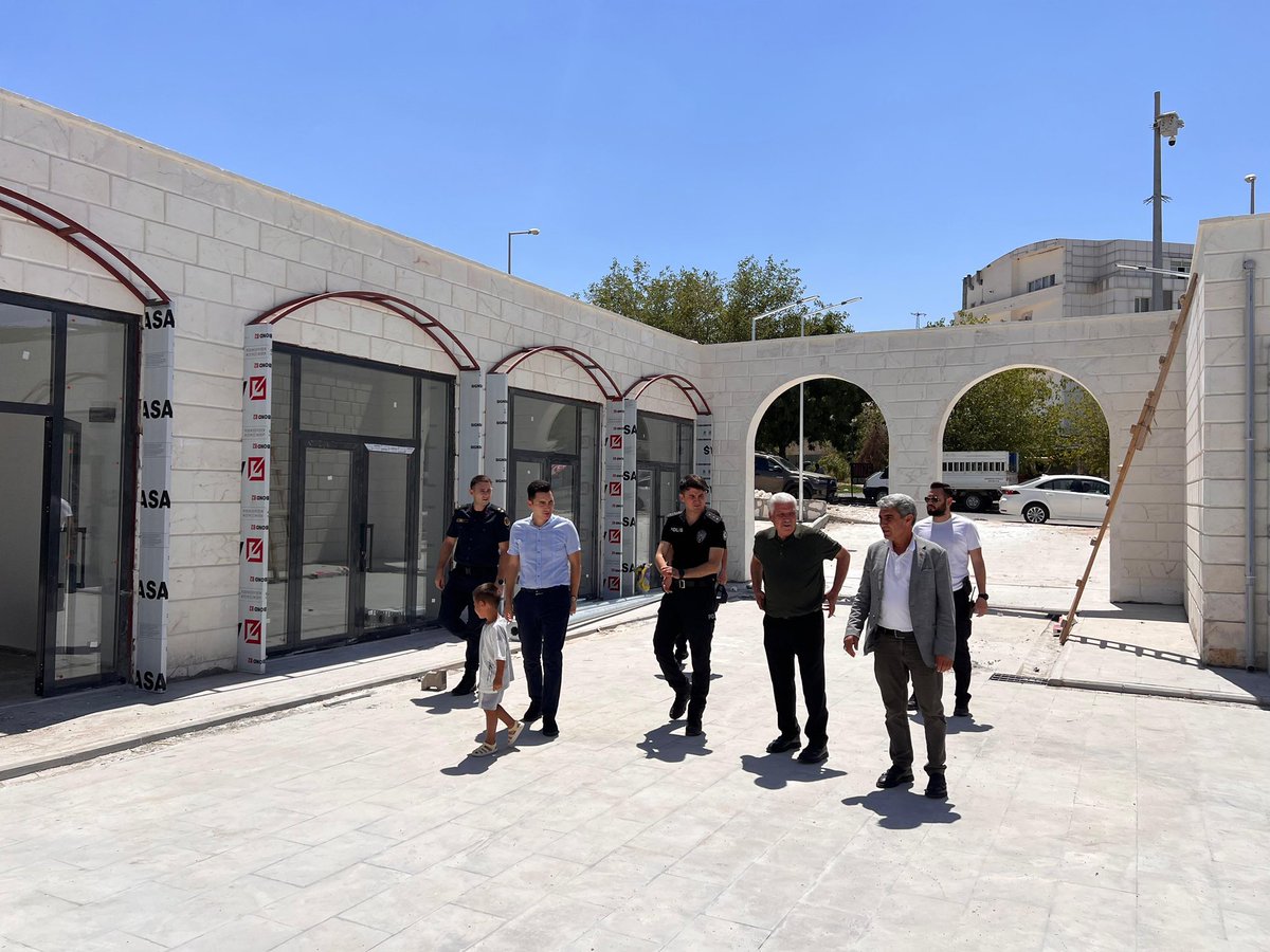 Kaymakamımız Sn.Adem KARATAŞ,Belediye Başkanımız Şehmus KARAMEHMETOĞLU ile birlikte,ilçemize kazandırılacak olan

📍Butik Çarşı

 binasının devam eden inşaat çalışmalarını yerinde incelediler.