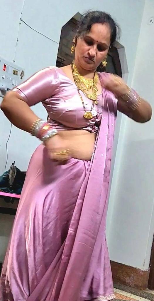 मेरी बड़ी वाली बुआ <a href="/Krashmi1981/">Kreshmi</a>
को कौन कौन अपना प्यार देगा
चलो फटाफट Rt करके 
Comment करो
😈