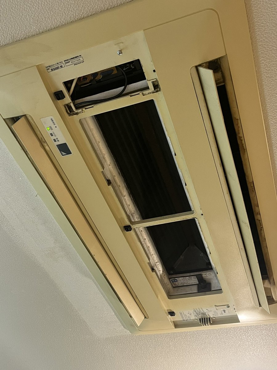 LABnosuke's tweet image. お家のエアコンから水漏れしてたから全部あけて修理してみた！